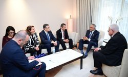 Dışişleri Bakanı Ertuğruloğlu, Pakistan Başbakan Yardımcısı ve Dışişleri Bakanı Ishaq Dar ile görüştü