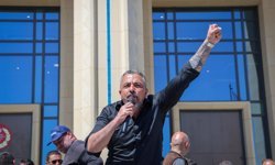 Serdaroğlu: “Pazartesi gününe ertelenen yasa tasarısına karşı Meclis önünde olacağız”