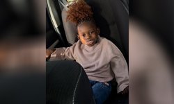 Polis, Gönyeli’de yalnız bulunan 4 yaşlarındaki bir kız çocuğunun ailesini arıyor