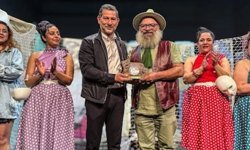 “Kozalar” oyunu Beşparmaklar Tiyatro Festivali’nde prömiyer yaptı