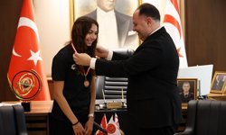 Cumhuriyet Meclisi Başkanı Öztürkler, atlet Ada Kafa’yı kabul etti