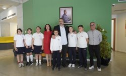 23 Nisan İlkokulu öğrencileri Girne Belediye Başkanı Şenkul’u ziyaret etti