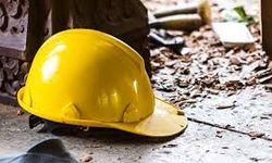 56 yaşındaki işçi boya yaptığı merdivenden düşerek yaralandı