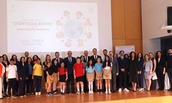“Dünyada barış” konulu kompozisyon yarışmasının ödül töreni yapıldı