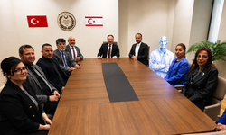Öztürkler, YDÜ’nün yapay zekâ tabanlı akademisyeni AI Prof. DUX’ı kabul etti