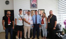Bayındırlık ve Ulaştırma Bakanı Arıklı KKTC Galatasaraylılar Derneği'ni kabul etti