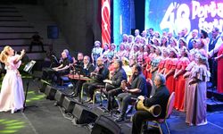 Bahar Esintileri Sanat Derneği Korosu Portakal Festivali’nde konser verdi