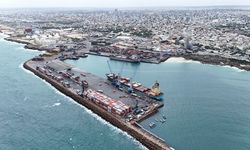 Türkiye'den Somali'ye ilk kez doğrudan bir kargo gemisi ulaştı