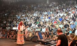Güzelyurt Portakal Festivalinde Leman Sam sahne aldı
