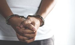 Gazimağusa'da bir restoranda elindeki budama makasını etrafa sallayarak bağırıp çağıran kişi tutuklandı