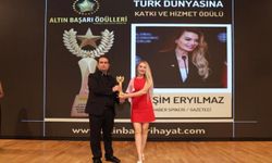 Sunucu Yeşim Eryılmaz Türk Dünyasına Katkı ve Hizmet Ödülü