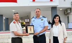 Meslekte 30 hizmet yılını tamamlayan Adalıer’e plaket