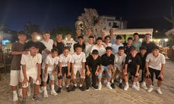 DTB U15 şampiyonluğu kutladı