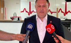 Cumhuriyet Meclisi Başkanı Öztürkler, Cumhurbaşkanı Erhürman'ı hastanede ziyaret etti