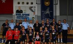 4’üncü Eybil Efendi Polis Salon Futbol Turnuvası’nın şampiyonu Girne Polis Müdürlüğü takımı oldu