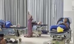 Endonezya'da yaklaşık 2 bin kişinin okullarda dağıtılan yemekten zehirlendiği düşünülüyor