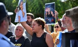 Yakınlarını kaybeden aileler Girne Mahkemesi önünden seslendi: “Müebbet istiyoruz”