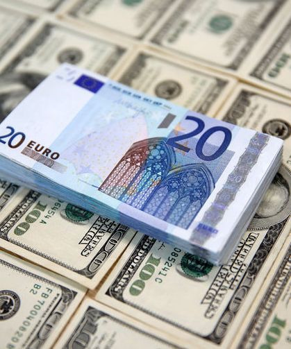 Dolar 40,35 TL, euro 46,90 TL ve sterlin 54,15 TL’den işlem görüyor