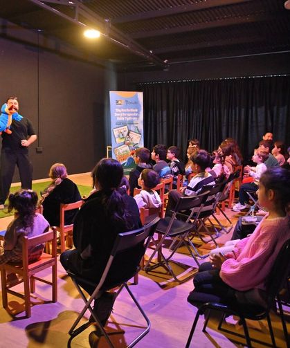 “Bay Kuzi’nin Maceraları” üçüncü kitabının lansmanı ve kukla tiyatrosu premiyeri yapıldı