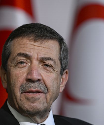 Ertuğruloğlu, Kıbrıs konusunda izlenen politikayı eleştirdi: “Kıbrıs Türkü’ne zaman ve statü kaybettiriliyor”