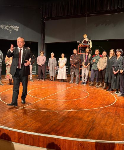 “Kafkas Tebeşir Dairesi" oyunu cuma akşamları Lefkoşa AKM'de sahnelenmeye devam edecek