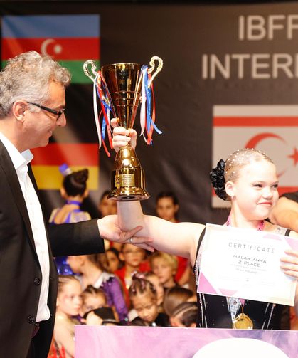 Cumhurbaşkanı Erhürman, IBFF FIT Kids Avrupa Şampiyonası’nda ödülleri takdim etti