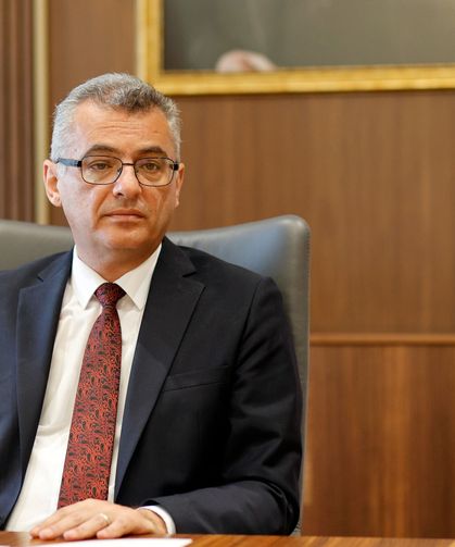 “Mesleklerini büyük bir özveriyle icra eden tüm hekimleri, sağlık çalışanlarını yürekten kutluyorum”