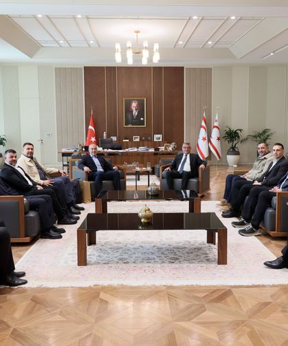 Cumhurbaşkanı Erhürman, KTFF başkanı ve yönetim kurulu üyelerini kabul etti