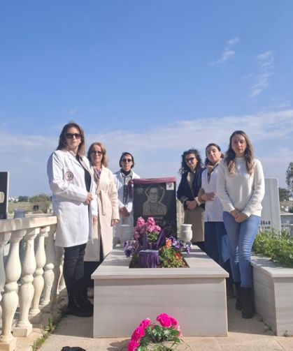 Kıbrıs Türk Eczacılar Birliği, Kamran Aziz’i vefatının 9’uncu yılında kabri başında andı