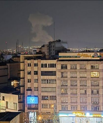 Trump'ın İran'ın enerji altyapısına saldırıyı ertelemesinin ardından İsrail, Tahran'a hava saldırısı başlattı
