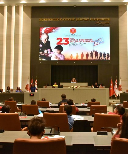 Genel Kurul koltuklarına bu kez çocuklar oturdu…