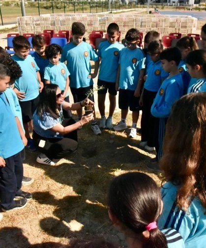 AB Bilgi Merkezi, Lefkoşa Dr. Suat Günsel İlkokulu’nda ağaç dikim etkinliği düzenledi