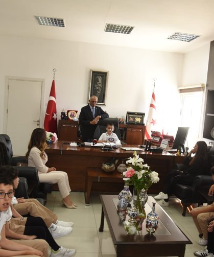 Milli Eğitim Bakanı Çavuşoğlu makamını Şht. Yalçın İlkokulu öğrencisi Hasan Basmaz’a devretti