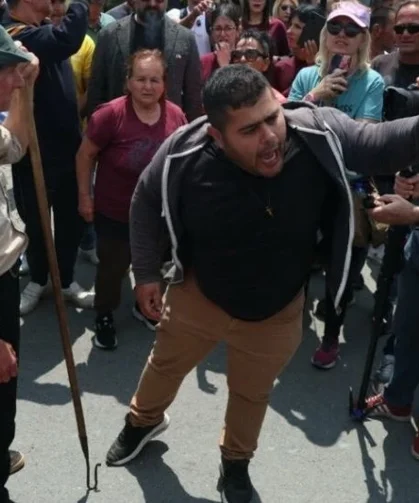 Güney Kıbrıs’ta şap protestosu: Yollar kapatıldı, dikkat çeken anlar yaşandı