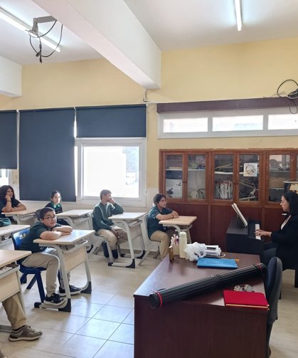 Okullara piyano ve perde bağışı...