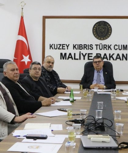 Maliye Bakanı Berova, Kıbrıs Türk İşverenler Sendikası ile Asgari Ücret Komisyonu üyelerini kabul etti