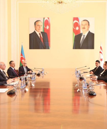 Başbakan Üstel, Bakü’de Azerbaycan Başbakanı Asadov ile görüştü