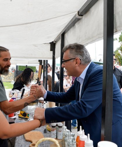 Cumhurbaşkanı Tufan Erhürman, 8. Karşıyaka Taş Armudu Festivali’ne katıldı