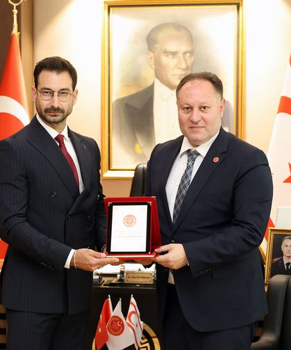 Öztürkler: “Yiğitcan Hekimoğlu gibi sporcularımızın başarıları gençlerimize ilham veriyor”