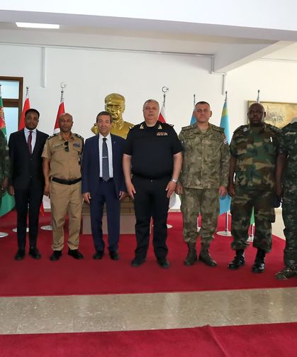 Dışişleri Bakanı Ertuğruloğlu, askeri ataşeleri kabul etti