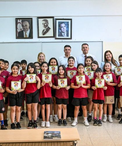 “Karlina’nın Hikayesi” öğrencilere karne hediyesi olarak dağıtıldı