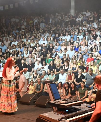 Güzelyurt Portakal Festivalinde Leman Sam sahne aldı