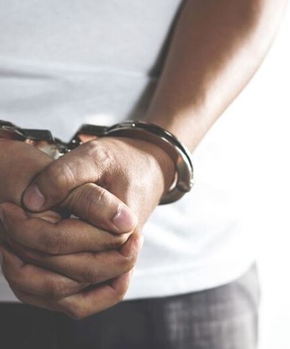 Gazimağusa'da bir restoranda elindeki budama makasını etrafa sallayarak bağırıp çağıran kişi tutuklandı