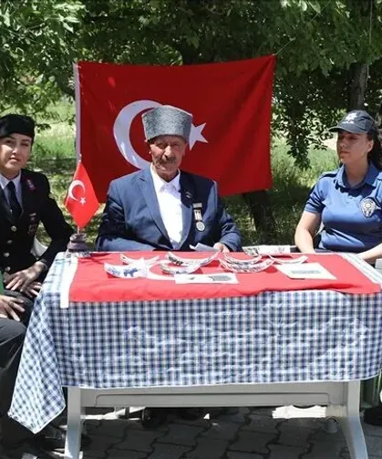 Tank şoförü Kıbrıs gazisi, silah arkadaşlarıyla verdiği mücadeleyi anlattı