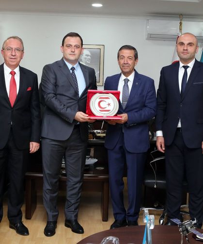 Dışişleri Bakanı Ertuğruloğlu, Kuzey Makedonya Türk Demokratik Partisi heyetini kabul etti