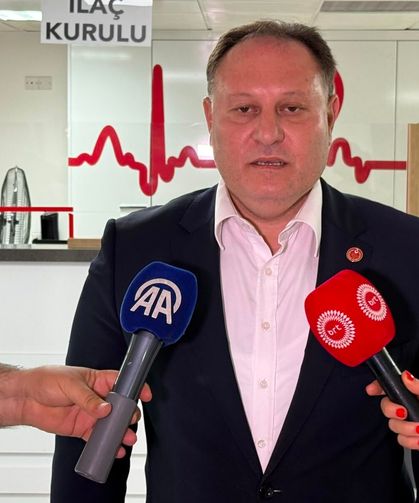 Cumhuriyet Meclisi Başkanı Öztürkler, Cumhurbaşkanı Erhürman'ı hastanede ziyaret etti