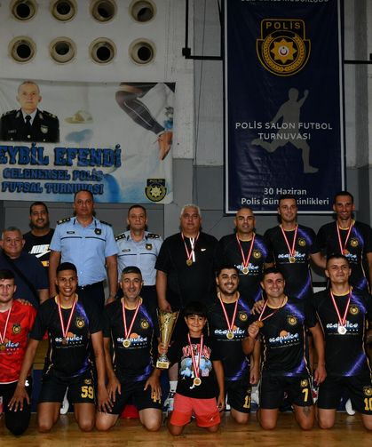 4’üncü Eybil Efendi Polis Salon Futbol Turnuvası’nın şampiyonu Girne Polis Müdürlüğü takımı oldu