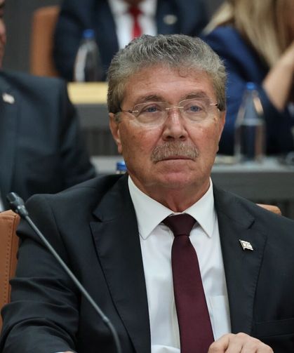 Başbakan Üstel: “Engelli vatandaşlarımız için araç muafiyetinde yeni düzenlemeler yapıldı”