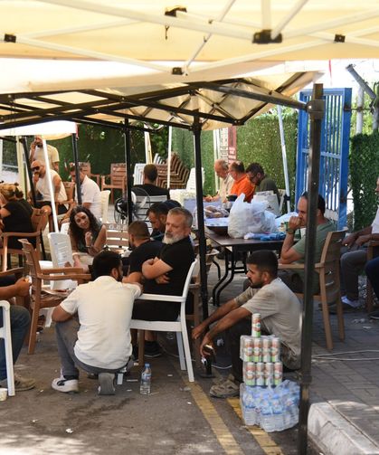 Arama-kurtarma çalışmaları devam ederken, kayıp yakınlarının Girne Limanı’ndaki bekleyişi sürüyor