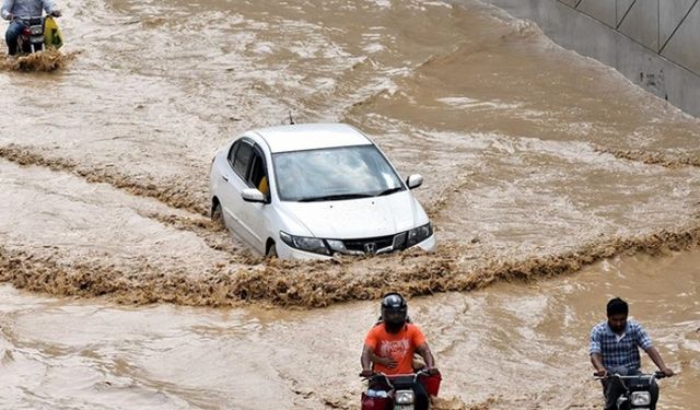 Pakistan'da buzulların erimesi sebebiyle sel uyarısı verildi